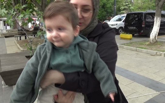 SMA Tip-1 hastası Uras Çağrı Çelik, 5 aylık Almanya tedavisi sonrası Sinop'a döndü