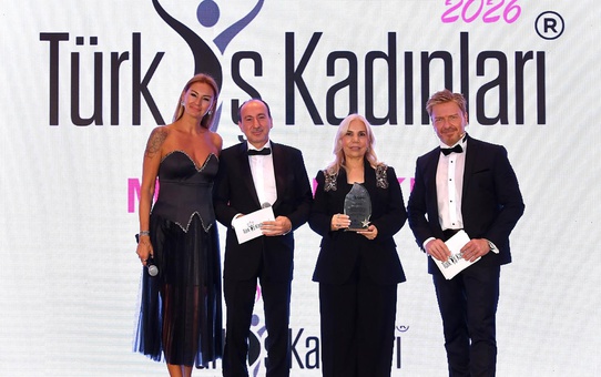 Türk İş Kadınları Plaket Töreni'nde ödüller sahiplerini buldu: Haberler.com Genel Yayın Yönetmeni Av. Bedia Teymur'a plaket