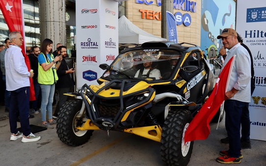 Baja Arca Bursa'da seremonik startla başladı; 18 araç 36 sporcu prologda yarışıyor.