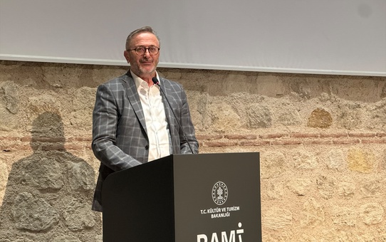 Şiir ve Edebiyat Festivali Rami Kütüphanesi'nde açıldı, onur ödülü Ayvazoğlu'na verildi