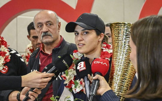 2026 Avrupa Boks Şampiyonası'nda 10 madalya kazanan milli boksörler yurda döndü