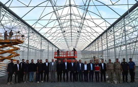 Ağrı Valisi Önder Bozkurt, Diyadin jeotermal sera OSB'de süren çalışmaları inceledi