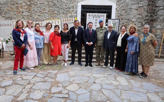 Çanakkale Gökçeada'da Tokat yazmacılığı sergisi törenle açıldı, Kaymakam Acar katıldı
