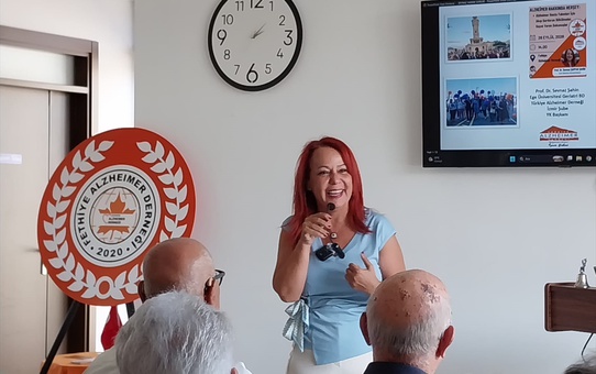 Muğla Fethiye'de Alzheimer seminerinde Sevnaz Şahin hasta yakınlarına öneriler sundu