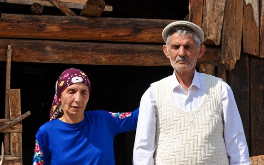 Artvin'de görme engelli Köse kardeşler 50 yılı aşkın süredir köy hayatını sürdürüyor