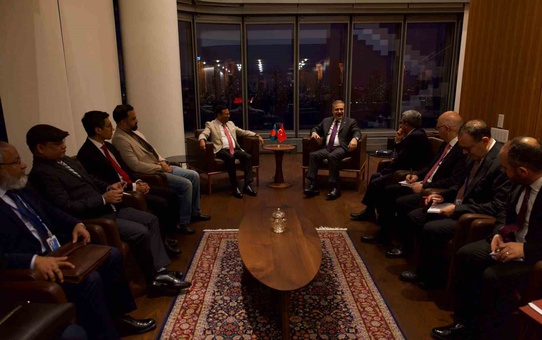 Fidan, BM 81. Genel Kurulu marjında New York'ta Bangladeşli Bakan Kobir'i kabul etti