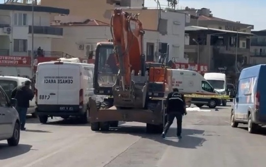İzmir Menderes'te iş makinesi 85 yaşındaki yayaya çarptı, yaya yaşamını yitirdi