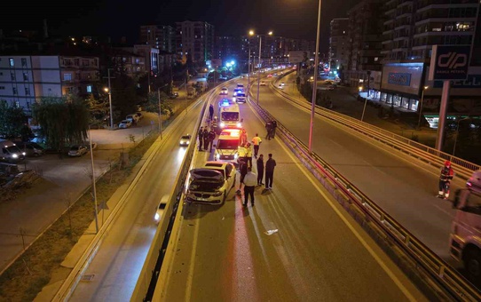Kırıkkale'de iki otomobil çarpıştı, yaralanan 2 kişi hastaneye kaldırıldı