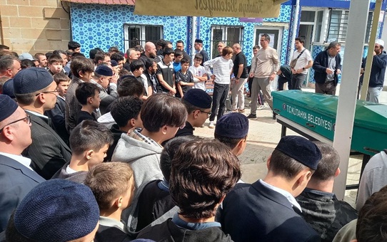 Kütahya'da işçi servisinin çarptığı 14 yaşındaki çocuk hastanede hayatını kaybetti