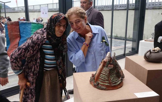 Rize Çayeli'de Bursa'dan gelen 65 eserlik çaydanlık sergisi açıldı