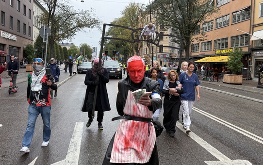 Stockholm'de yüzlerce kişi İsrail'in Gazze saldırılarını protesto için yürüdü