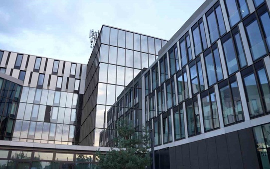 Tutuklanan Emre Tezmen'in Düsseldorf'taki oteli görüntülendi! Almanya'daki varlıklarının 200 milyon euro olduğu öne sürülüyor