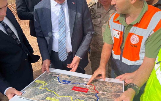 Vali Aydın Baruş’tan Tekman’a çıkarma: Yatırımları inceledi, vatandaşla buluştu