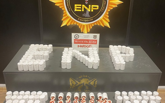 Eskişehir'de araçta 8 bin 67 sentetik ecza hap ele geçirildi, 1 şüpheli tutuklandı