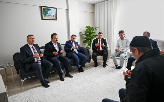 Adalet Bakanı Gürlek'ten, Sultanbeyli'de şehit ailesine ziyaret