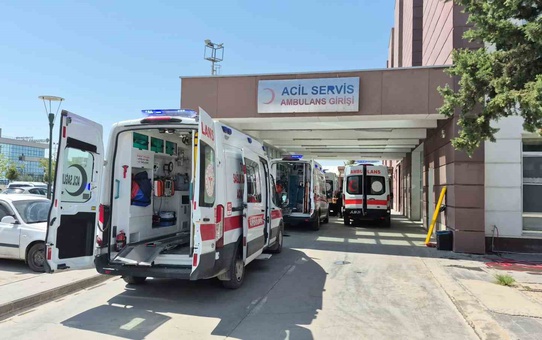 Adıyaman Besni'de ev çatısında çalışan kişi 3 metre yükseklikten düşerek ağır yaralandı