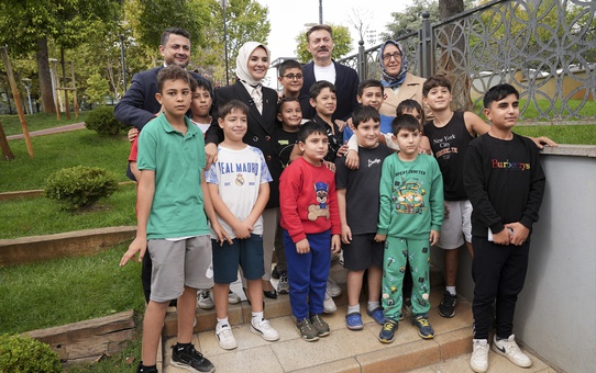 Aile ve Sosyal Hizmetler Bakanı Göktaş Bahçelievler'de vatandaş ve esnafla buluştu