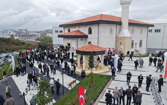 Bakan Işıkhan, Arnavutköy'de 1300 kişilik Mehmet Yusuf Aydın Camii'ni ibadete açtı