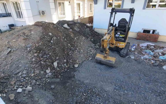 Burhaniye'de Diyanet Gençlik Merkezi bahçesinde yenileme tamamlanma aşamasına geldi