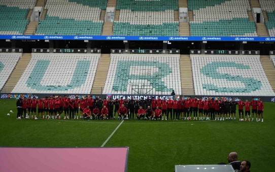 A Milli Futbol Takımı, İtalya maçı öncesi Bursa'da son antrenmanını yaptı