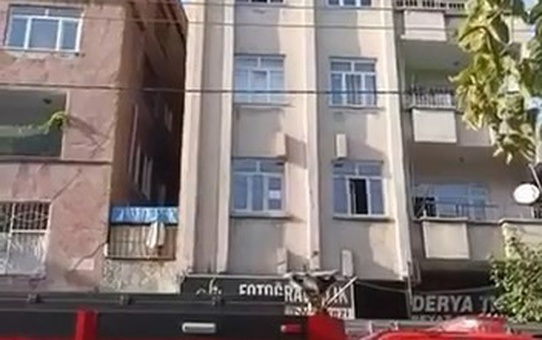 Diyarbakır Bağlar'da apartmanda 3. kattaki yangın söndürüldü, ölen yaralanan yok