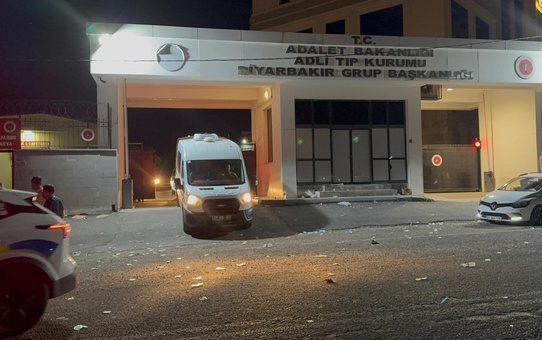 Diyarbakır'da eşini pompalı tüfekle öldürdüğü iddiasıyla Osman Çakmak tutuklandı