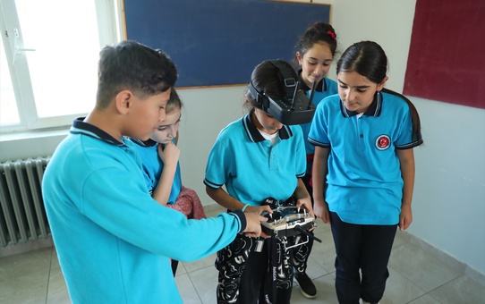 Erzincan'da 46 ortaokul öğrencisi köy okulunda yapay zeka ve robotik kodlama öğrendi