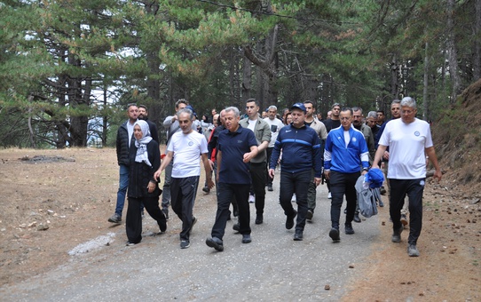 İzmir Ödemiş Bozdağ'da YÖK Bilim Kafe söyleşisi ve sağlıklı yaşam yürüyüşü yapıldı