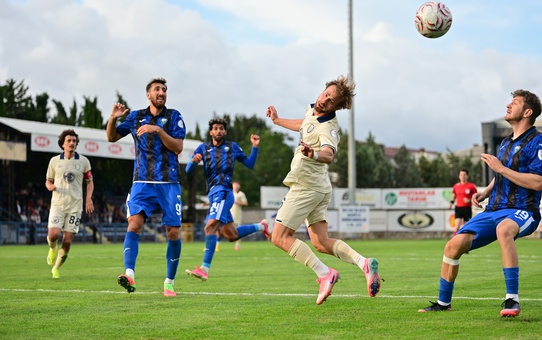 Karacabey Belediyespor, 27'de kırmızı kart gördüğü maçta Ankaragücü'ne 4-1 yenildi