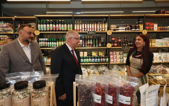 Milli Savunma Bakanı Güler, İstanbul Maltepe esnafına hayırlı kazanç diledi