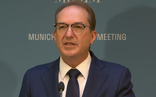 Almanya İçişleri Bakanı Dobrindt, Münih'te 17 ülkeyle göç politikasını görüştü