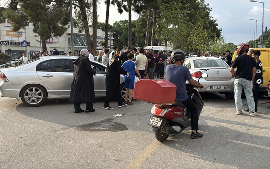 Osmaniye'de iki otomobil çarpıştı, yaralanan 3 kişi hastaneye kaldırıldı