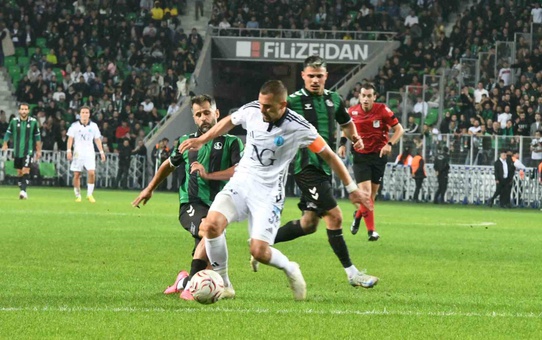 Berk İsmail Ünsal'ın iki golüyle Sakaryaspor, Kütahya Futbol Spor Kulübü'nü 2-0 yendi