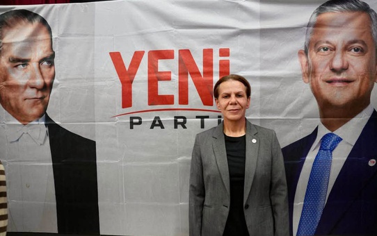 Senay Çankaya, YENİ Parti Gömeç İlçe Başkanlığı'na tüm oyları alarak yeniden seçildi