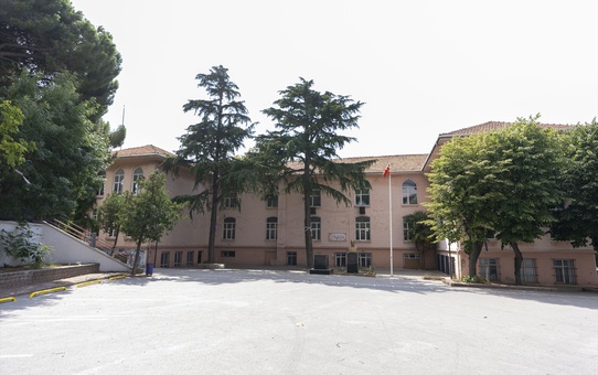 ASIRLIK MEKTEPLER - Üsküdar'ın 179 yıllık eğitim çınarı: Burhan Felek Anadolu Lisesi