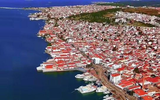 Ayvalık 75 bin 815 nüfusla Balıkesir'in 5'inci ilçesi oldu, Gönen'le fark 85 kişi kaldı