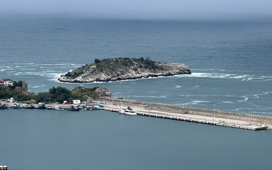 Bartın Amasra'da fırtına balıkçıları durdurdu, denizde dalga boyu 2 metreye ulaştı