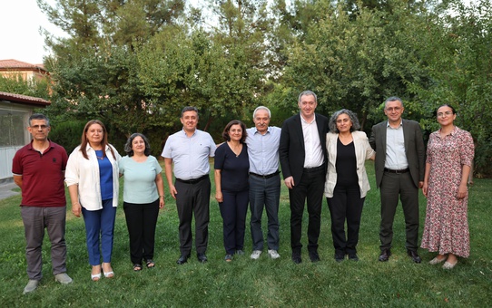 DEM Parti Eş Genel Başkanı Bakırhan, tahliye edilen Selçuk Mızraklı'yı ziyaret etti
