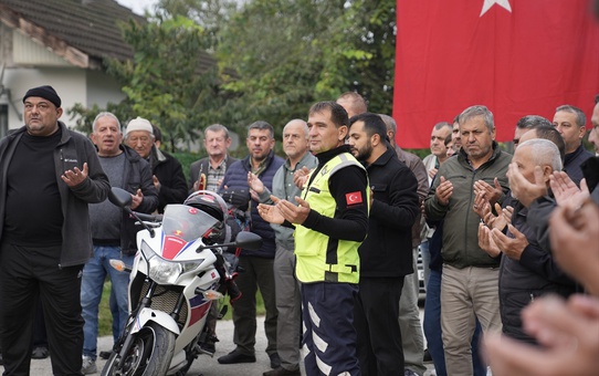 Düzce'den Ferruh Duran ve İsmail Bostancı motosikletle umre yolculuğuna başladı