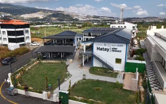 Hatay Valisi Masatlı, Samandağ Sörf Merkezi'nde su sporları çalışmalarını inceledi