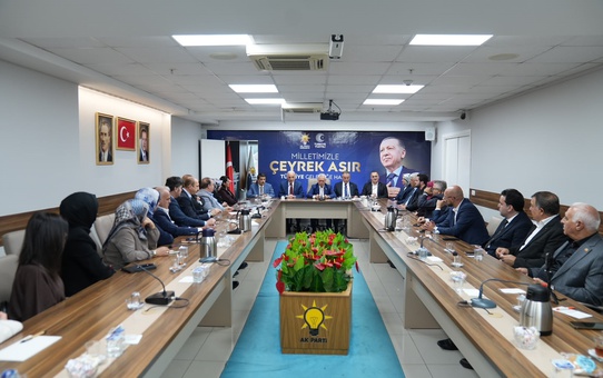 İçişleri Bakanı Çiftçi, Türkiye Yüzyılı Buluşmaları'nda Ümraniye'de esnafla buluştu