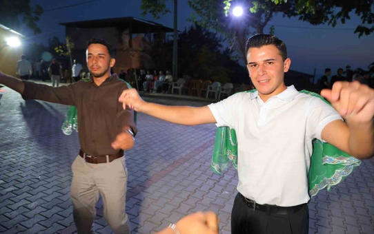 Kahramanmaraş'ta ikiz kardeşler Çanakkale'de birlikte askerlik için uğurlandı
