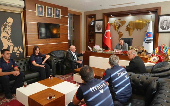 Kars İtfaiye Müdürü Cemil Acay, İtfaiye Haftası'nda Başkan Senger'i ziyaret etti