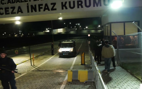 88 gündür tutuklu komedyen Deniz Göktaş, Çorlu Karatepe Cezaevi'nden tahliye edildi