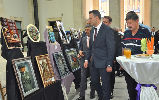 Tarsus Müzesi'nde tutuklu ve hükümlülerin 198 eserlik sergisi ziyarete açıldı