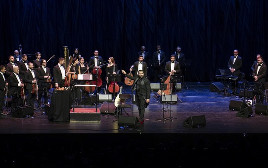 National Arab Orchestra, AKM'de Filistinli sanatçı Nai Barghouti'ye eşlik etti