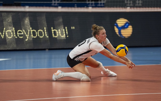 Kupa Voley eleme grubunda Nilüfer Belediyespor, Beşiktaş'ı 143 dakikada 3-2 yendi