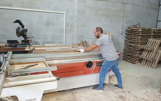 Ordu Büyükşehir Belediyesi atölyelerinde 10 bin 255 bank üretip parklara kurdu