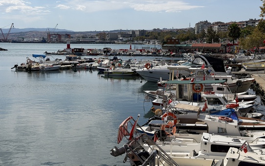 Fırtınanın 1 Ekim'e kadar sürmesi bekleniyor, 5 şilep Tekirdağ açıklarında bekliyor