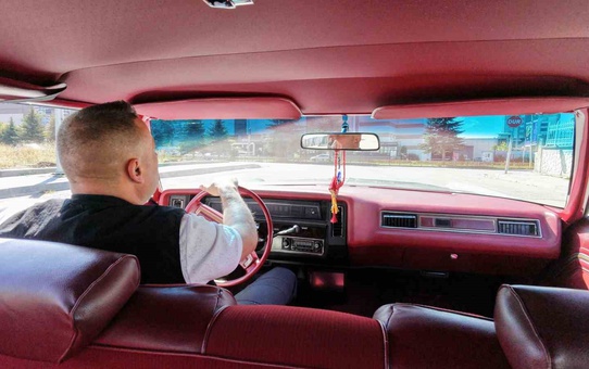Erzurum'da 53 yıllık Chevrolet, Türkeş'in ilk sahibi olduğu araç olarak biliniyor